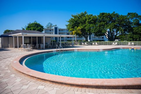 Condo in Deerfield Beach, Florida, 1 bedroom № 2187336 - photo 21