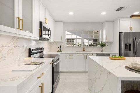 Villa ou maison à louer à Coral Gables, Floride: 4 chambres, 202.25 m2 № 2013397 - photo 16