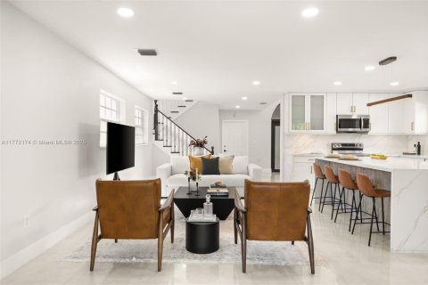 Villa ou maison à louer à Coral Gables, Floride: 4 chambres, 202.25 m2 № 2013397 - photo 13