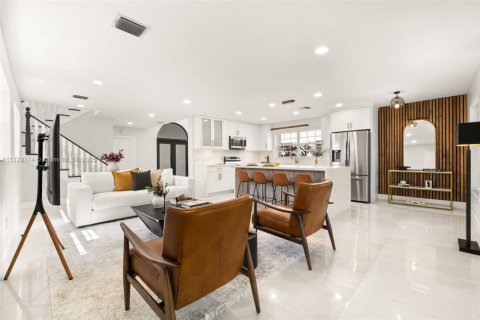 Villa ou maison à louer à Coral Gables, Floride: 4 chambres, 202.25 m2 № 2013397 - photo 12