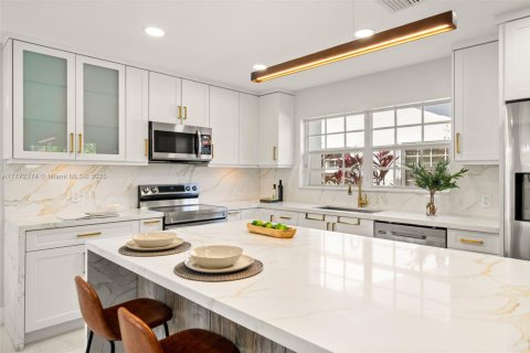 Villa ou maison à louer à Coral Gables, Floride: 4 chambres, 202.25 m2 № 2013397 - photo 15