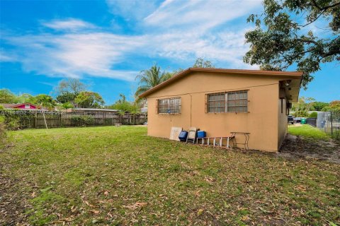 Propiedad comercial en venta en Miami, Florida, 199.09 m2 № 2000860 - foto 23