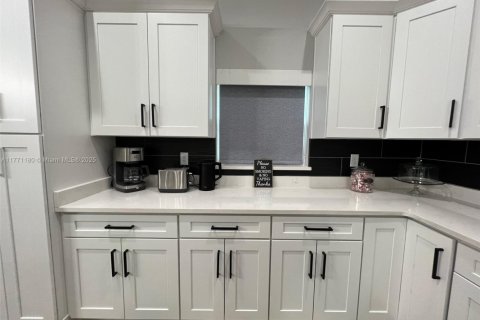 Casa en venta en Ocala, Florida, 4 dormitorios, 174.66 m2 № 1939612 - foto 10