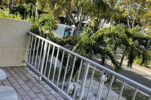 Condominio en alquiler en North Miami Beach, Florida, 2 dormitorios, 83.89 m2 № 2031361 - foto 17