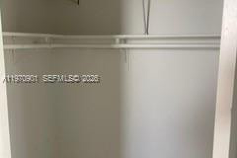 Condominio en alquiler en North Miami Beach, Florida, 2 dormitorios, 83.89 m2 № 2031361 - foto 14