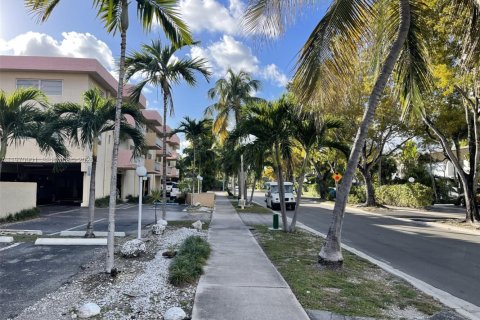 Condominio en alquiler en North Miami Beach, Florida, 2 dormitorios, 83.89 m2 № 2031361 - foto 3