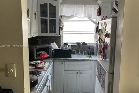 Condominio en alquiler en North Miami Beach, Florida, 2 dormitorios, 83.89 m2 № 2031361 - foto 9