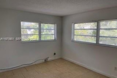 Condominio en alquiler en North Miami Beach, Florida, 2 dormitorios, 83.89 m2 № 2031361 - foto 11