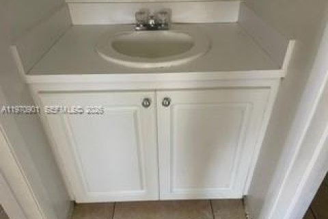 Condominio en alquiler en North Miami Beach, Florida, 2 dormitorios, 83.89 m2 № 2031361 - foto 13