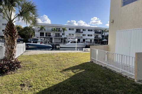 Condominio en alquiler en North Miami Beach, Florida, 2 dormitorios, 83.89 m2 № 2031361 - foto 2