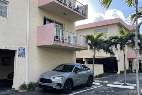 Condominio en alquiler en North Miami Beach, Florida, 2 dormitorios, 83.89 m2 № 2031361 - foto 4