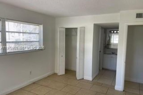 Condominio en alquiler en North Miami Beach, Florida, 2 dormitorios, 83.89 m2 № 2031361 - foto 12