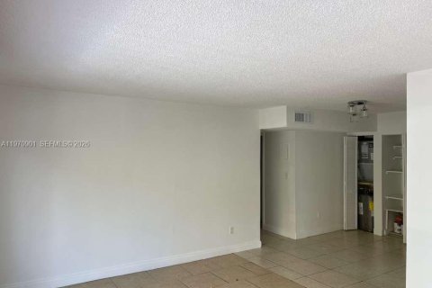 Condominio en alquiler en North Miami Beach, Florida, 2 dormitorios, 83.89 m2 № 2031361 - foto 10