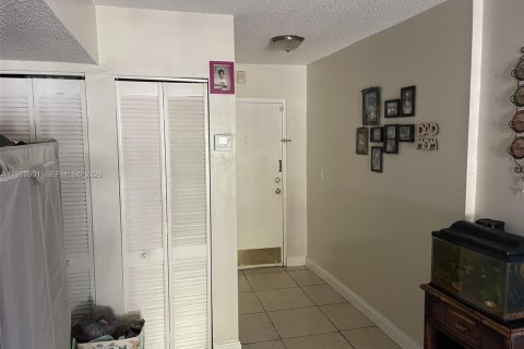 Condominio en alquiler en North Miami Beach, Florida, 2 dormitorios, 83.89 m2 № 2031361 - foto 7