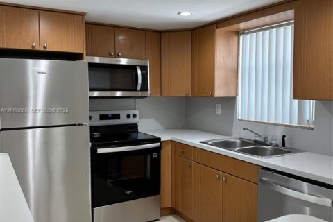 Condo in Miami, Florida, 2 bedrooms № 2074401 - photo 4