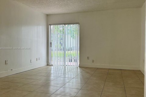 Condo in Miami, Florida, 2 bedrooms № 2074401 - photo 6
