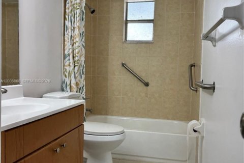 Condo in Miami, Florida, 2 bedrooms № 2074401 - photo 9
