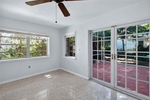 House in Miami, Florida 3 bedrooms, 144.28 sq.m. № 2021860 - photo 25