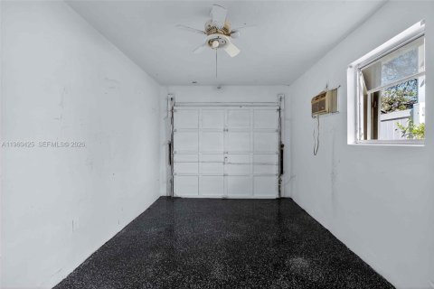 House in Miami, Florida 3 bedrooms, 144.28 sq.m. № 2021860 - photo 23