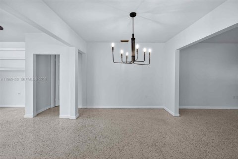 House in Miami, Florida 3 bedrooms, 144.28 sq.m. № 2021860 - photo 24