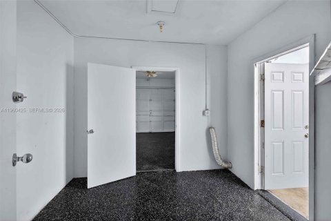 House in Miami, Florida 3 bedrooms, 144.28 sq.m. № 2021860 - photo 22