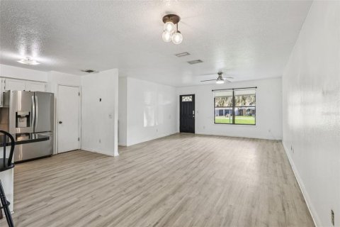 House in Leesburg, Florida 3 bedrooms, 109.25 sq.m. № 1910334 - photo 9