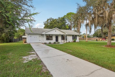 House in Leesburg, Florida 3 bedrooms, 109.25 sq.m. № 1910334 - photo 1