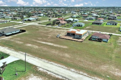 Land in Cape Coral, Florida № 1868737 - photo 1