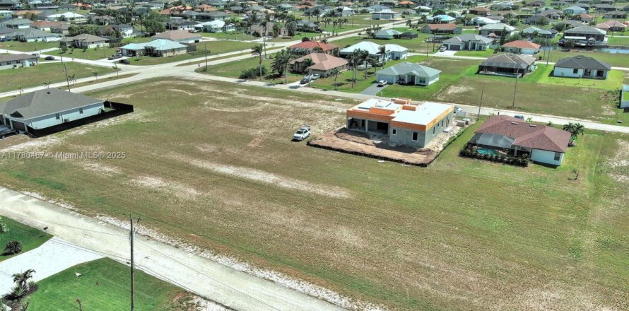 Land in Cape Coral, Florida № 1868737