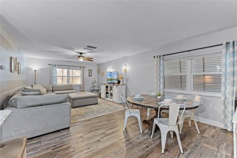 Townhouse in New Smyrna Beach, Florida 3 bedrooms, 210.61 sq.m. № 1723477 - photo 23