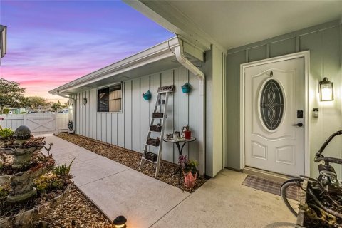 Townhouse in New Smyrna Beach, Florida 3 bedrooms, 210.61 sq.m. № 1723477 - photo 8
