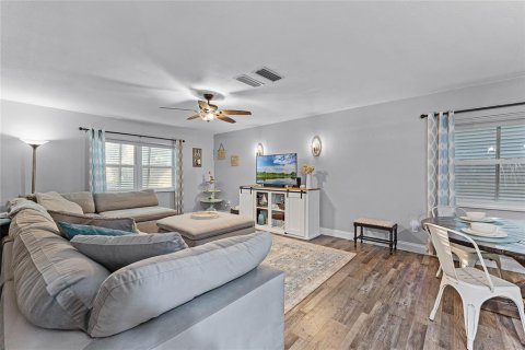 Townhouse in New Smyrna Beach, Florida 3 bedrooms, 210.61 sq.m. № 1723477 - photo 25