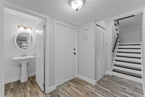 Townhouse in New Smyrna Beach, Florida 3 bedrooms, 210.61 sq.m. № 1723477 - photo 10