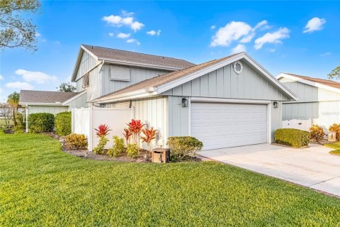 Townhouse in New Smyrna Beach, Florida 3 bedrooms, 210.61 sq.m. № 1723477 - photo 1