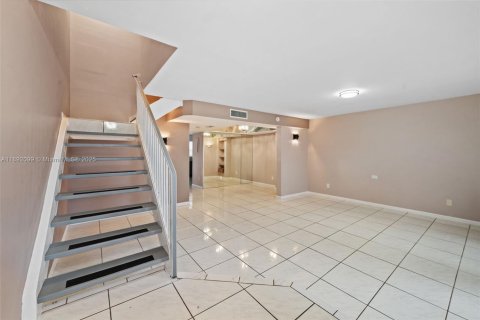 Touwnhouse à vendre à Pembroke Pines, Floride: 3 chambres, 140.28 m2 № 1945431 - photo 5