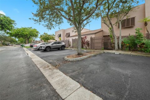 Touwnhouse à vendre à Pembroke Pines, Floride: 3 chambres, 140.28 m2 № 1945431 - photo 29