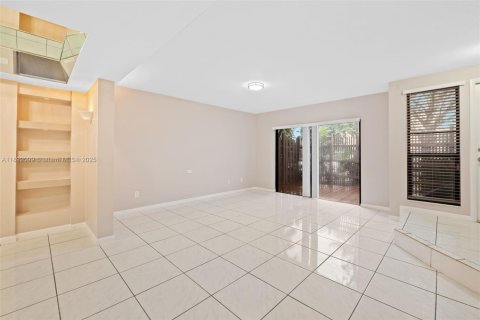 Touwnhouse à vendre à Pembroke Pines, Floride: 3 chambres, 140.28 m2 № 1945431 - photo 9