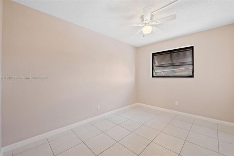 Touwnhouse à vendre à Pembroke Pines, Floride: 3 chambres, 140.28 m2 № 1945431 - photo 24