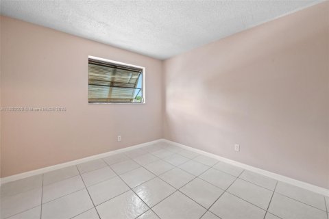 Touwnhouse à vendre à Pembroke Pines, Floride: 3 chambres, 140.28 m2 № 1945431 - photo 23