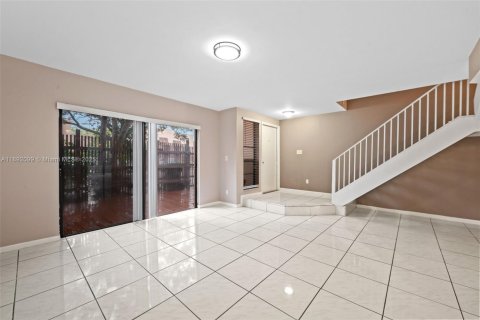 Touwnhouse à vendre à Pembroke Pines, Floride: 3 chambres, 140.28 m2 № 1945431 - photo 6
