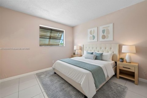 Touwnhouse à vendre à Pembroke Pines, Floride: 3 chambres, 140.28 m2 № 1945431 - photo 22