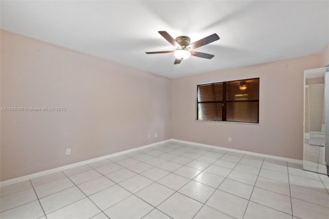 Touwnhouse à vendre à Pembroke Pines, Floride: 3 chambres, 140.28 m2 № 1945431 - photo 19