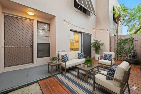 Touwnhouse à vendre à Pembroke Pines, Floride: 3 chambres, 140.28 m2 № 1945431 - photo 2