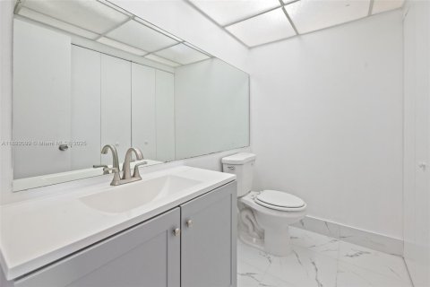 Touwnhouse à vendre à Pembroke Pines, Floride: 3 chambres, 140.28 m2 № 1945431 - photo 18