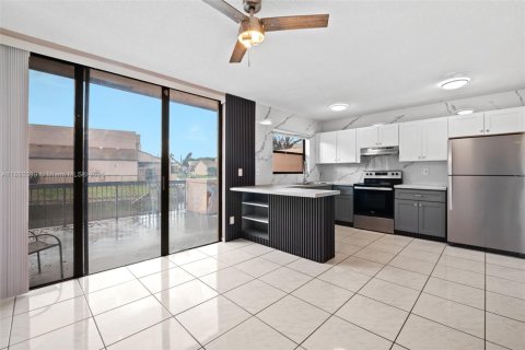 Touwnhouse à vendre à Pembroke Pines, Floride: 3 chambres, 140.28 m2 № 1945431 - photo 14