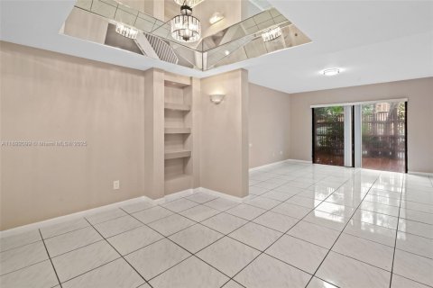 Touwnhouse à vendre à Pembroke Pines, Floride: 3 chambres, 140.28 m2 № 1945431 - photo 8