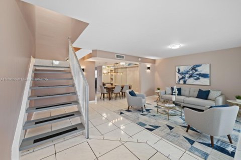 Touwnhouse à vendre à Pembroke Pines, Floride: 3 chambres, 140.28 m2 № 1945431 - photo 4