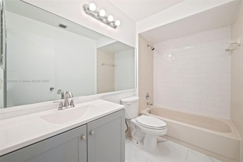Touwnhouse à vendre à Pembroke Pines, Floride: 3 chambres, 140.28 m2 № 1945431 - photo 25