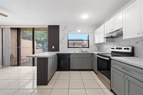 Touwnhouse à vendre à Pembroke Pines, Floride: 3 chambres, 140.28 m2 № 1945431 - photo 11