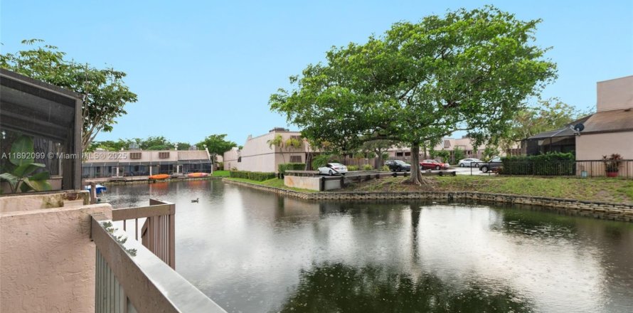 Touwnhouse à Pembroke Pines, Floride 3 chambres, 140.28 m2 № 1945431